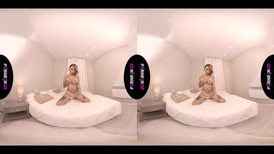 PORNBCN VR Зрели шпански MILF мастурбира и ти го цица курот во POV додека пуши и ги тресе нејзините нозе